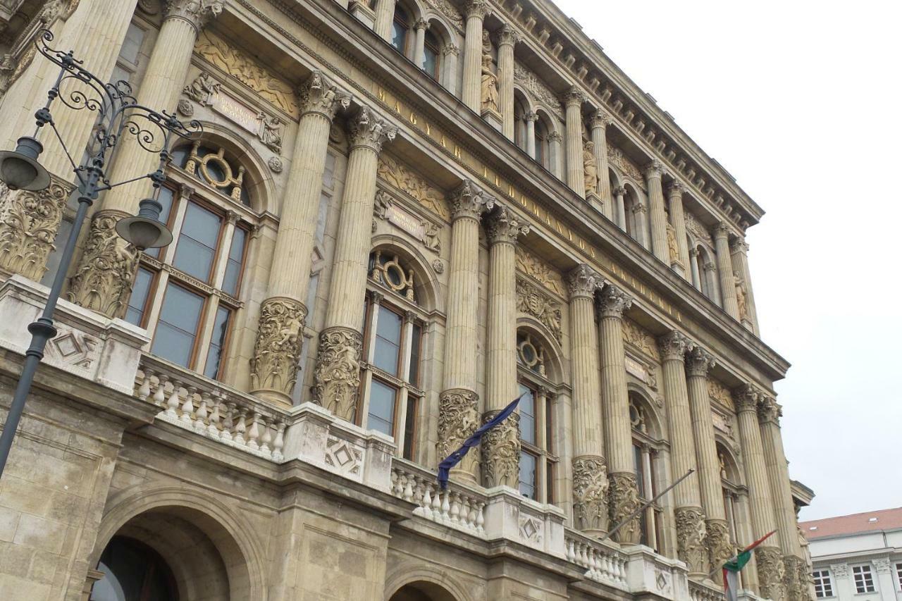Green Pearl Apartment At St Stephen' S Basilica Budapest Exterior photo